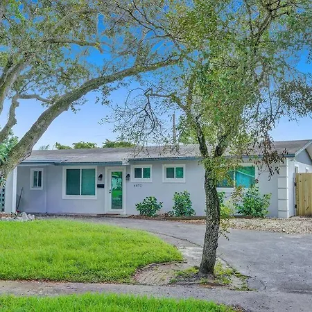 Cozy Modern 3 Bedroom Villa With Pool